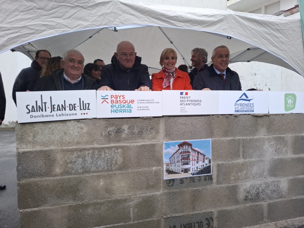 Pose de la 1ère pierre de la résidence intergénérationnelle BIHOTZEZ - Saint-Jean-de-Luz